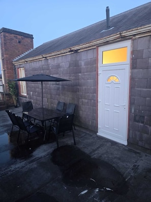 Leilighet, 2 soverom, balkong, byutsikt | Utendørsservering