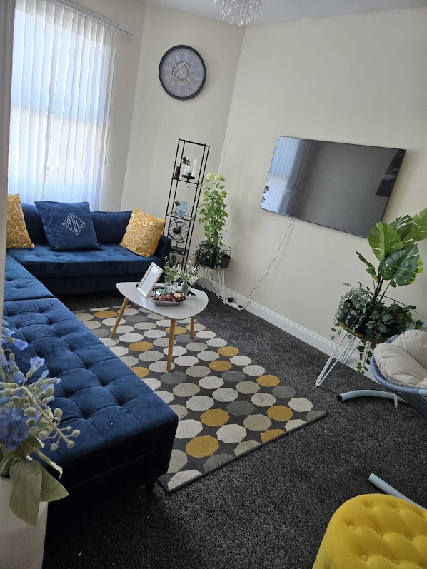 Leilighet, 2 soverom, balkong, byutsikt | Oppholdsrom