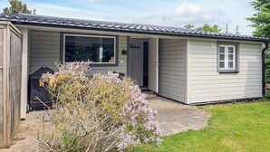 A small, single-story building with a covered porch and a small window. - 6 Person Holiday Home in Lokken (Lokken)