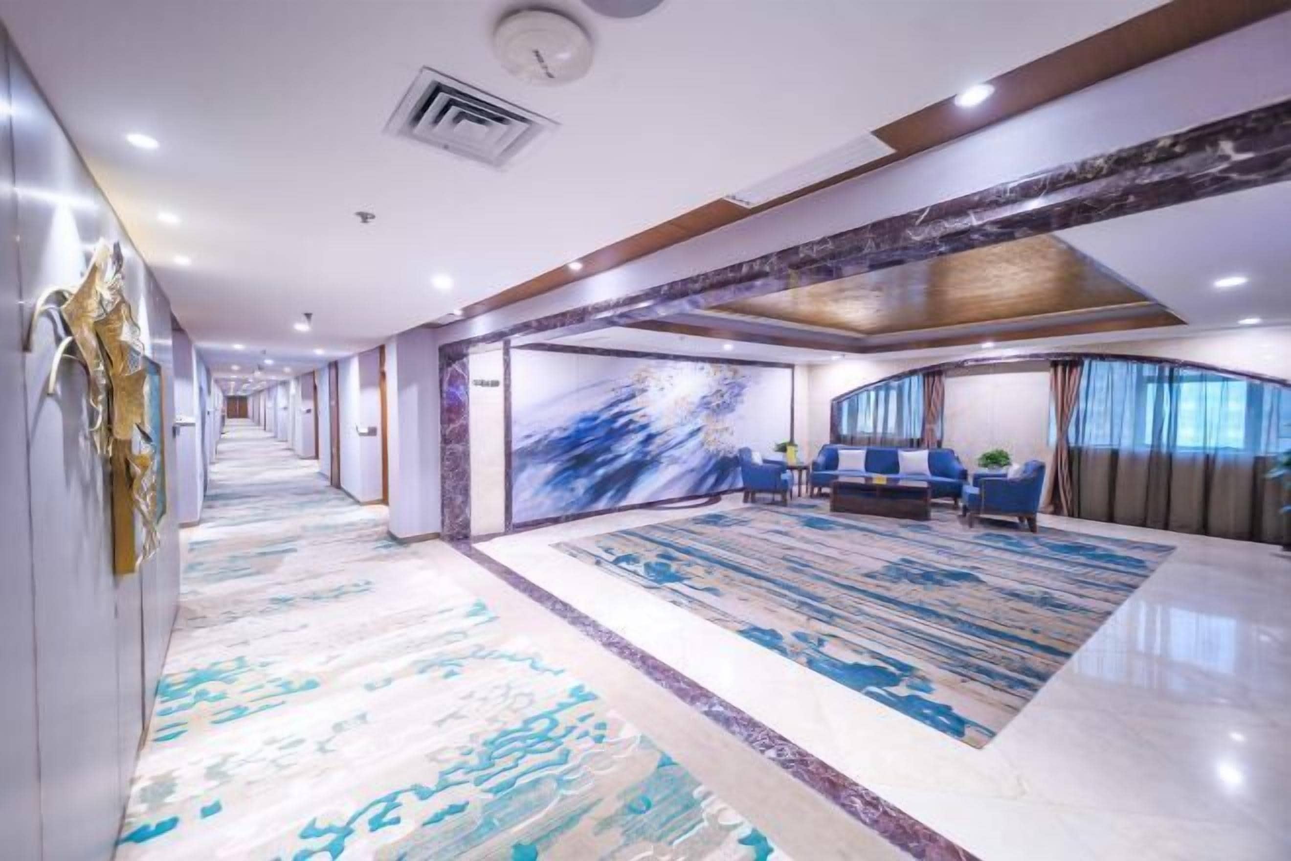 المنشأة من الداخل