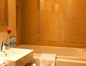 Bathroom - Yangling International Conference & Exhibition Center Hotel (Xianyang)