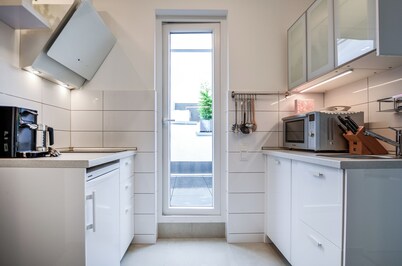 Stylish & chic, 2 room terrace apartment, 4 persons, subway 2 minutes walk