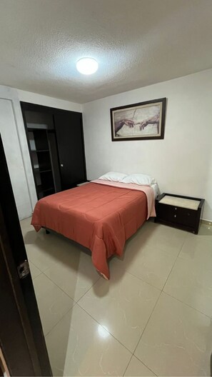 2 chambres, fer et planche à repasser