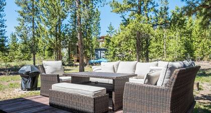 Peaceful Cabin Nestled in the Pines with a Short Walk to Lake Granby