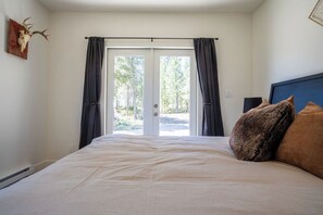 3 habitaciones, tabla de planchar con plancha, wifi y ropa de cama 