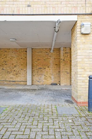 Exterior detail - Stunning Wembley Flat | 2 Baths (Greater London)
