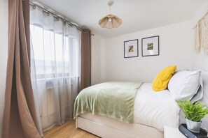 2 bedrooms, iron/ironing board, WiFi, bed sheets