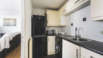 Refrigerador, microondas, horno y parrilla de estufa