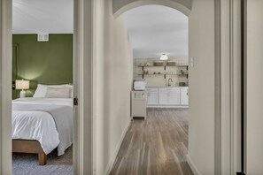 2 室のベッドルーム、デスク、アイロン / アイロン台、WiFi (無料)