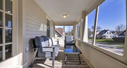 Escape to comfort at Be Cozy Getaway! Located in a serene neighborhood in Euclid.