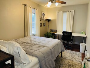 3 bedrooms, iron/ironing board, WiFi, bed sheets