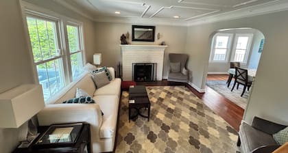Charming 3-bedroom house with AC, WiFi in peaceful Bethesda