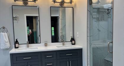 Charming 3-bedroom house with AC, WiFi in peaceful Bethesda