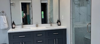 Charming 3-bedroom house with AC, WiFi in peaceful Bethesda