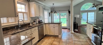 Charming 3-bedroom house with AC, WiFi in peaceful Bethesda