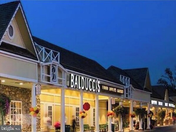 A building with a sign reading 'BALDUCCI'S' indicating a restaurant.