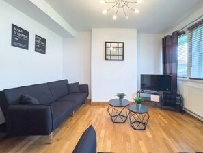 Living area - Clydebank 2 Bedroom Home (Clydebank)