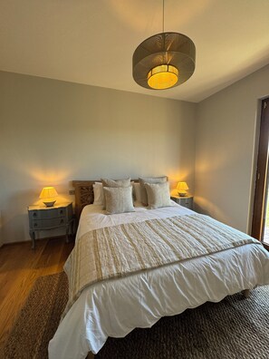 4 slaapkamers, een strijkplank/strijkijzer, wifi, beddengoed