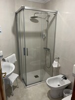 Jabón, shampoo, papel higiénico