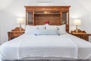5 bedrooms, iron/ironing board, WiFi, bed sheets