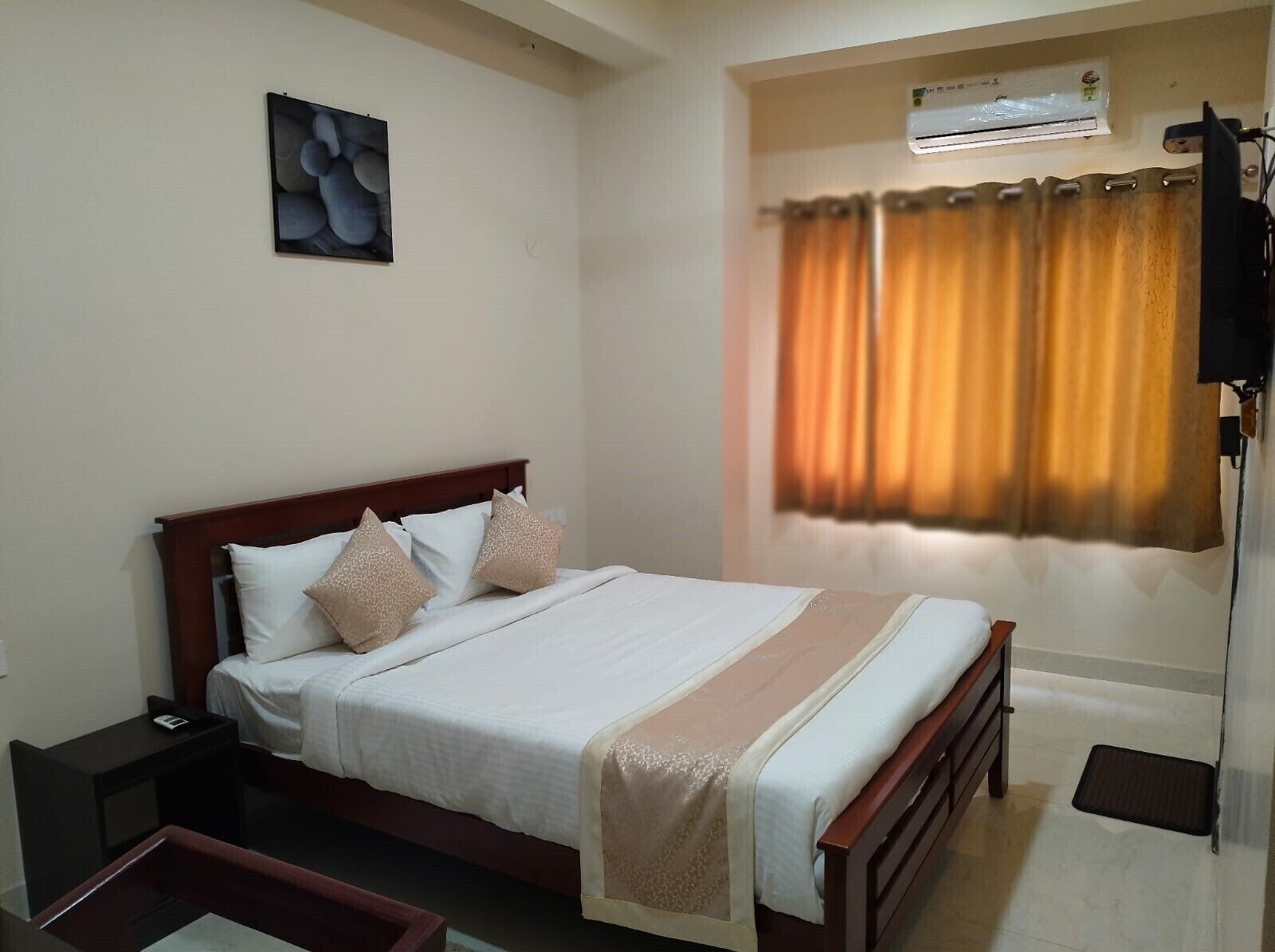 書桌、筆電工作空間、免費無線上網