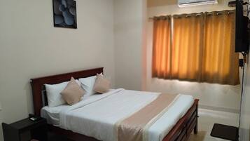 Skrivebord, skrivebord for bærbar PC og wi-fi (inkludert)