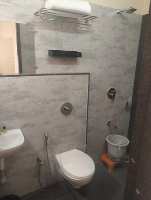 Shower, slippers, towels, soap - Urban Elite Apart Hotel  (Hubli)