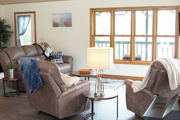 Smart TV, fireplace, books