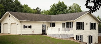 Charming 3 BR, 2 Bath Lake House retreat in Rice Lake on peaceful Tuscobia Lake.