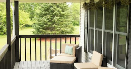 Charming 3 BR, 2 Bath Lake House retreat in Rice Lake on peaceful Tuscobia Lake.