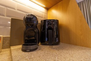 Apartemen Bisnis | Kopi dan/atau alat penyeduh kopi