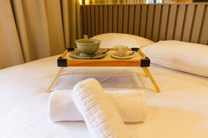 Business Apartment | Pillowtop beds, iron/ironing board, free WiFi, bed sheets