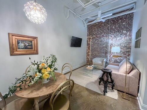 Vine - The Flats Demopolis