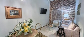 Vine - The Flats Demopolis