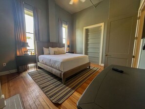 2 dormitorios, tabla de planchar con plancha, wifi gratis y ropa de cama