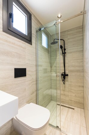Villa with Private Pool | Bathroom | Shower, rainfall showerhead, free toiletries, hair dryer - Moirai Pavilions Luxury Villas (Dafni)