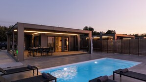 Villa with Private Pool | ลานระเบียง/นอกชาน