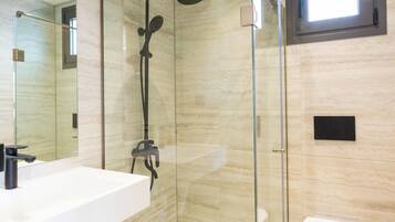 Villa with Private Pool | Bathroom | Shower, rainfall showerhead, free toiletries, hair dryer