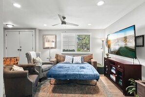 智能电视、桌上足球、办公室