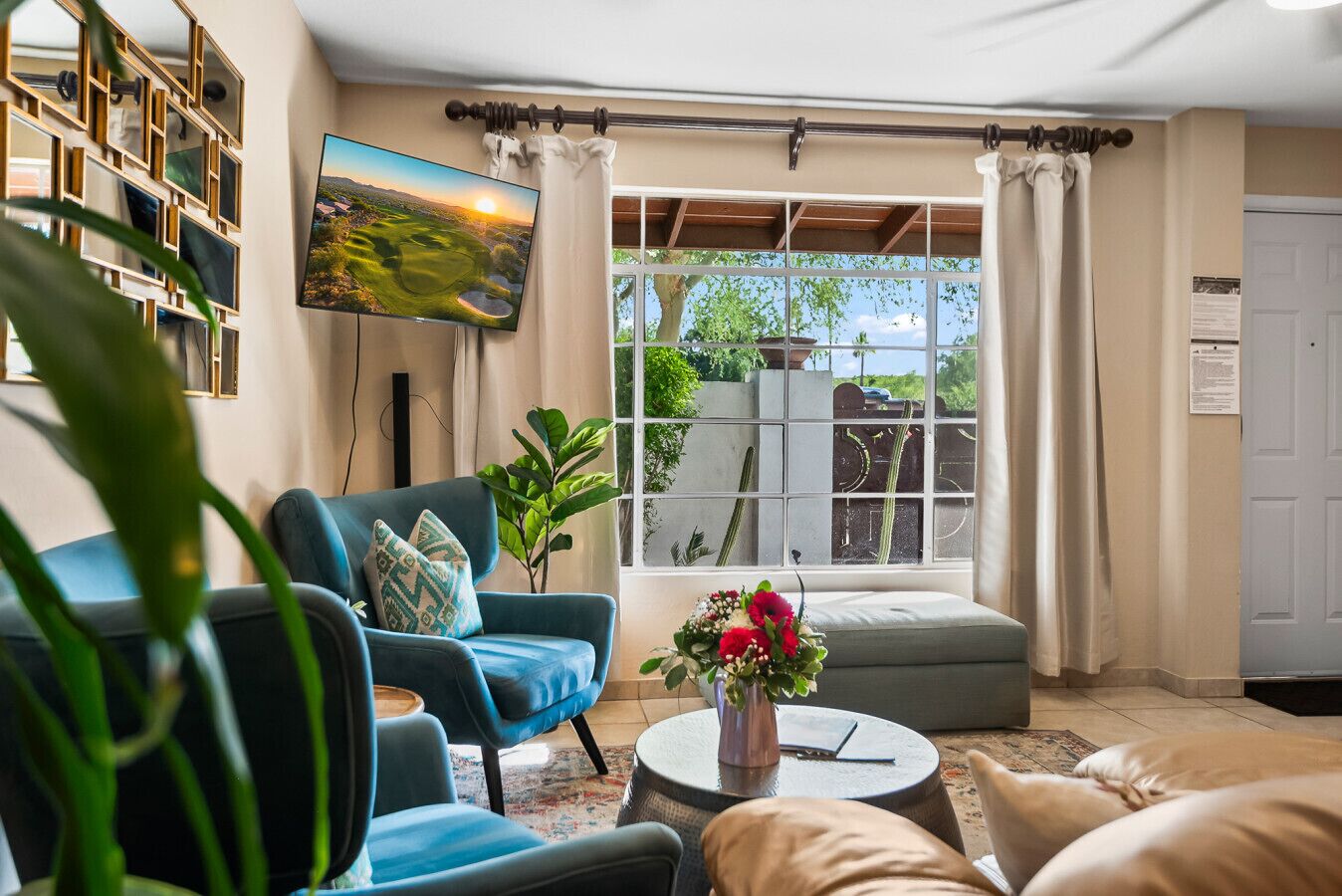 Smart-TV, Kamin, Tischtennisplatte, Arbeitsbereiche
