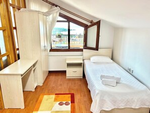 6 Schlafzimmer, Bügeleisen/Bügelbrett, WLAN