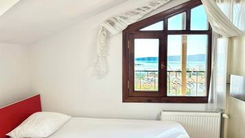 6 bedrooms, iron/ironing board, WiFi