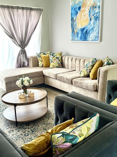 Beautiful 2bedroom 2bathroom with high speed WiFi in Mbabane central.