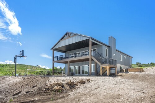 BayView Lake House | Gaga Ball Pit | Pickleball | Basketball