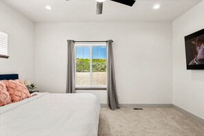 7 bedrooms, WiFi, bed sheets