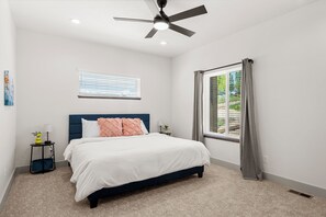 7 bedrooms, WiFi, bed sheets