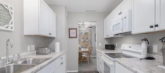 Mid-Term Rental, fully furnished Near Aksarben, UNO & Methodist/CHI/Bergan Mercy
