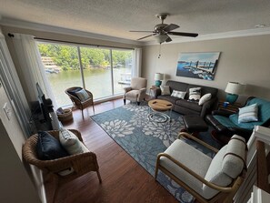 Smart TV, DVD player