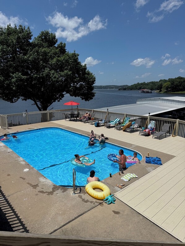 Piscine extérieure, piscine chauffée