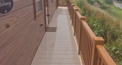 Hot Tub and Fishing Country Lodge at Upton Lakes and Lodges